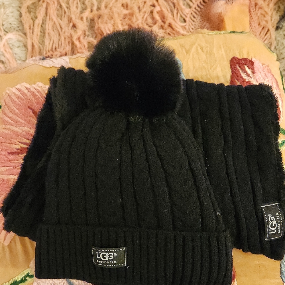 UGG Black Knit Beanie and Scarf Set NEW